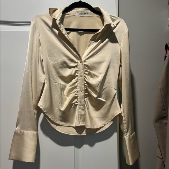 Abercrombie & Fitch Tops - Abercrombie silk button up blouse